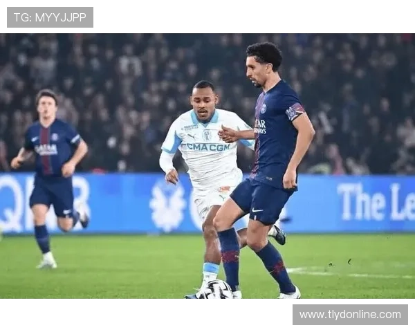 巴黎圣日耳曼中场硬度不足，对比赛掌控能力带来考验