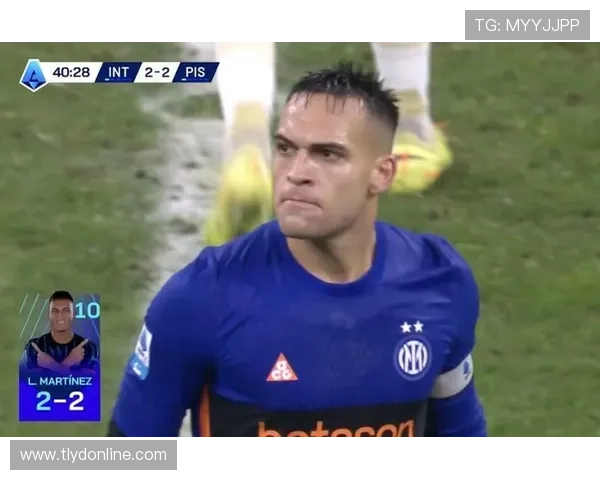 本泽马与劳塔罗·马丁内斯对比分析：全能中锋与机会主义者的角色差异